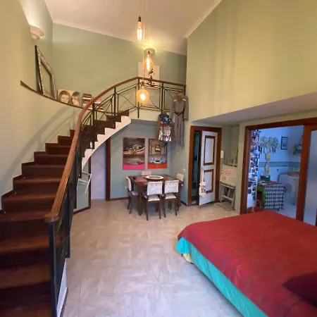 Apartment Casa Gioia, Tra Palazzo Reale,lungomare E Monte Echia *