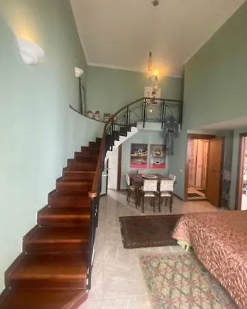 Apartment Casa Gioia, Tra Palazzo Reale,lungomare E Monte Echia Naples
