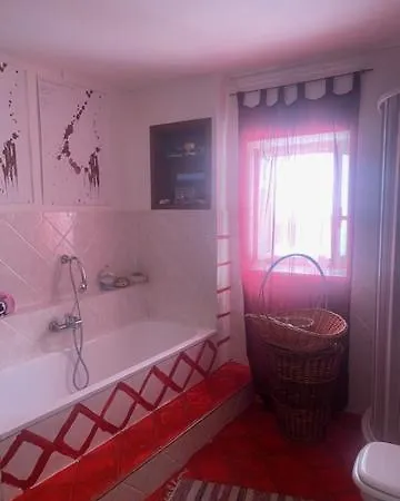Apartment Casa Gioia, Tra Palazzo Reale,lungomare E Monte Echia Naples